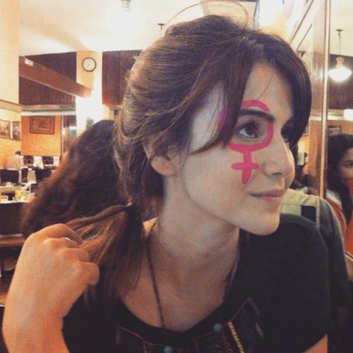 mariaclarasenra's profile picture. Repórter de cultura