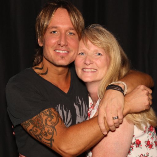 Married #SoulMates 4 kids Love #family, #books, #art, #writing & #CountryMusic but most of all @KeithUrban #LifeIsGood #GodsBeenGoodToMe #KeithUrban