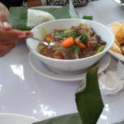 dindahakim8's profile picture. 