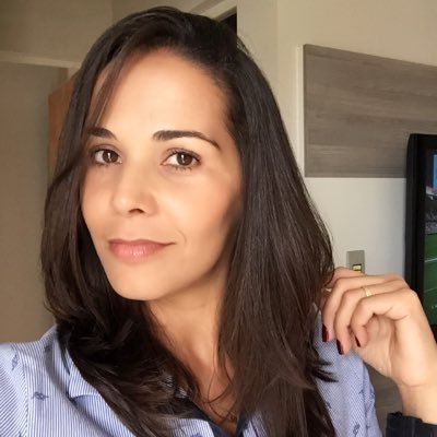 Que o amor se faça grande quão distantes nossas vidas,e nos faça bem viver cada qual do modo seu; sendo tu cada vez mais tu,sendo eu cada vez mais eu..