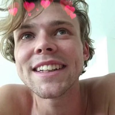 QueenClifford__'s profile picture. how did you even end up on this account