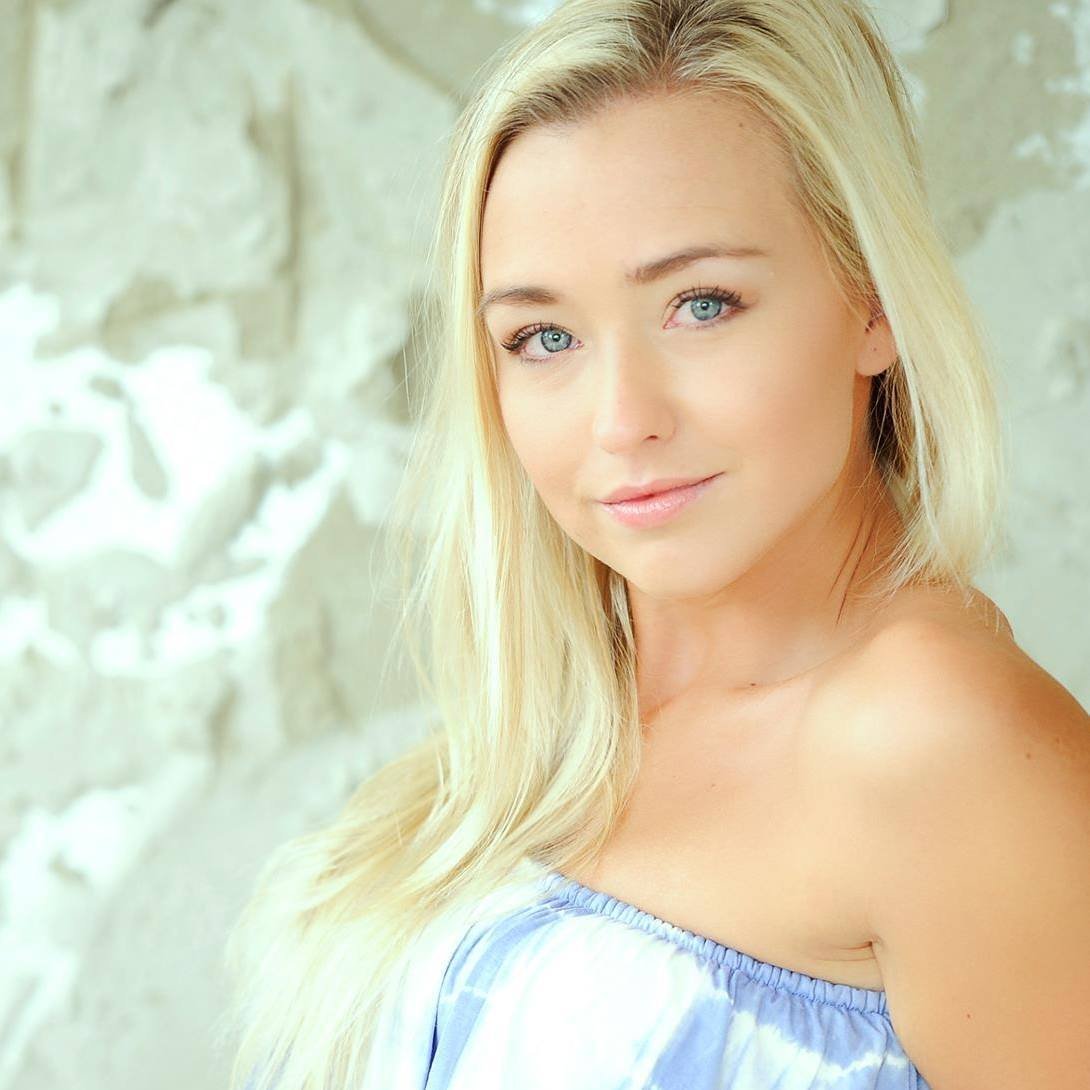 Mish_Tennant's profile picture. Wife. Daughter. Sister. Friend.