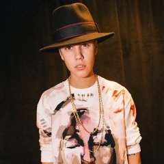 VOLTE NO TEMPO E REVEJA AS MELHORES FOTOS, VÍDEOS DO CANTOR CANADENSE JUSTIN BIEBER ❤