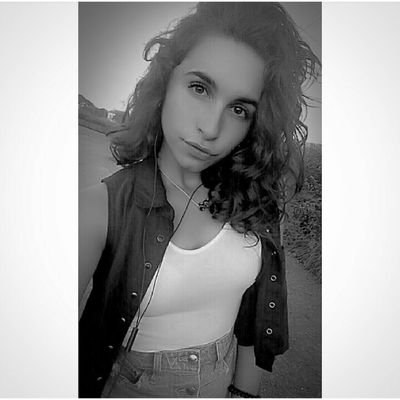 A quién le importa.
Que todo se valla a la mierda con la persona correcta.⚓