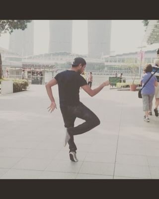 Dancer and a martial artist. United fan since 90s