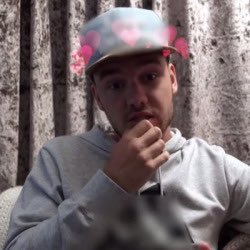its ok if you find a girl crying while looking liam payne's photos thats just me|240km