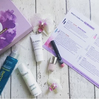Beauty blogger posting makeup and beauty discounts, deals, freebies and reviews ♡