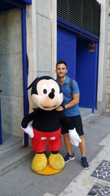 Valenciano y valencianista. Graduado en Fisioterapia  y en Enfermería en la UV. Enamorado de la tecnología.