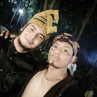 Official Account @DatuakHumbalang Roleplayer of @BoyHamzah at 7 Manusia Harimau. Inyiak tertampan di Kumayan. Ayahnya Putra Alam dan Suami dari Farah.
