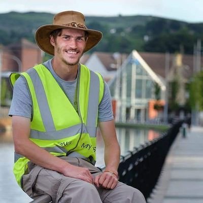 Eamonn Keaveney walked over 2,000km BAREFOOT around Ireland, raising funds for @PietaHouse  
1st May - 12th Aug 2016 👣