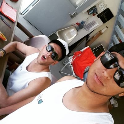 dquez29's profile picture. Be aware of your surroundings... Might save your life one day 💭