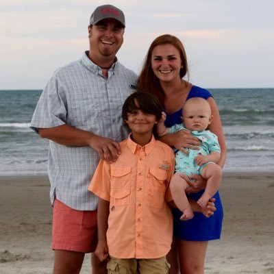 married, proud father... love UGA and Atlanta Braves Baseball RAFB Ga.