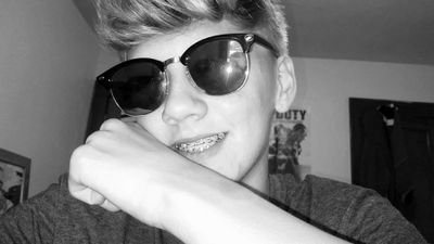 Hey! Turn on my post notifications and RT & FAV my tweets. I'll DM you & we can talk ❤❤