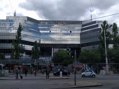 Mit Hochgeschwindigkeit in den hohen Norden! Kürzeste Verbindung Wien-Prag. Holt gerne Bier aus Budweis. Achtung, Satire!
Header by Lencer CC-BY-SA 2.0