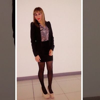 futura abog. amoo lo q hago soy re-mega feliz, mi amor y mi hijo son mis dos grandes tesoros ms motivs d sonreir siempre, gaxias dios x tantas bendicioness