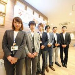 株式会社宅都「ミニミニ北千里店」です。毎年多くの大阪大学の学生様、大阪大学関係者の皆様・ガンバ大阪関係の皆様、阪大病院・国循関係の皆様に多数ご来店頂きまして、誠にありがとうございます。環境の良い立地ですのでファミリー様のお部屋探しのお手伝いも多くさせて頂いております。皆様のご来店を心よりお待ち致しております。