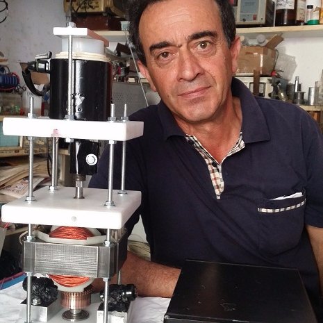 professore di fisica .Fisico e libero ricercatore autore di un brevetto sulla depurazione delle acque reflue . Cerco sinergie per la realizzazione del progetto.