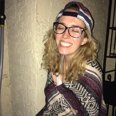 mikaylakelhofer's profile picture. resonate