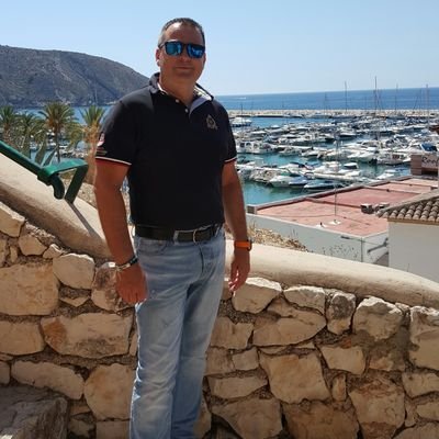 Mas de 20 años en informatica ahora empresario y agricultor.
