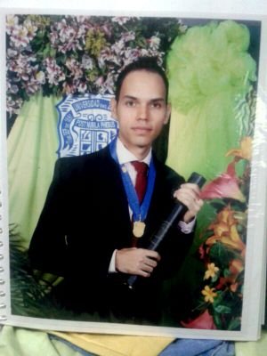 Abogado,Lic. en Administración, T.S.U en contabilidad y finanzas,apasionado por la vida, el softball, por la virgen y mi Dios.