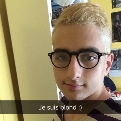 Hey guys! I'm an 18 year old gay boy who speaks English, Spanish and French!