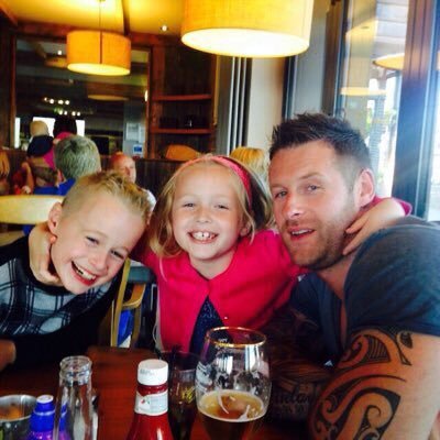 7Shelton's profile picture. father, husband, also own a dog