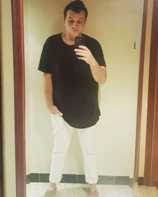 alexolmedillo's profile picture. Es nuestra luz y no nuestra oscuridad lo que nos asusta.