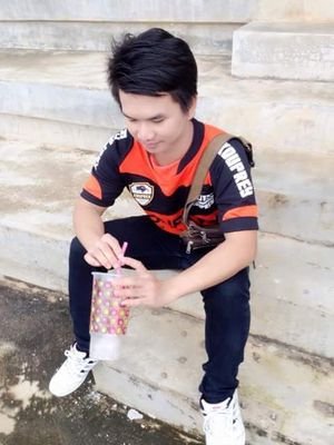 ChomponWeerason's profile picture. 