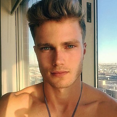 Djshgfcc's profile picture. 