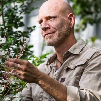 Passionated gardener and landscape architect, plant nerd, gym geek, Home grower, garden author/writer, gardenradio & TV catch me: +4553890200