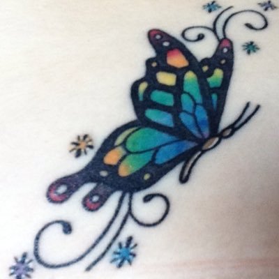 Stay sane inside insanity. ‘91. A Deafie. 🏳️🌈lesbian. Got that kpop illness. DA SUMMER!!! 🐉 Lurker/RTer rather than a tweeter. 18+ she/her #COYS