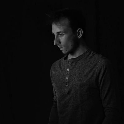 Assistant Marketing | Rap addict | Web 2.0 addict | Cinema addict | Actus | Simple & efficace | Je tweet la vie | #GesteTeam