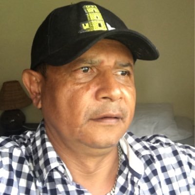 Nacido en Cauca docente de profesion especialista en Gerencia Educativa y otra en Educacion Personalizada.