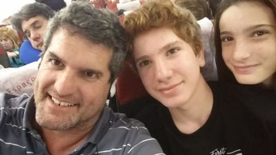 Bahiense. Productor Agropecuario y fanatico del basquet.Padre de dos hermosos hijos