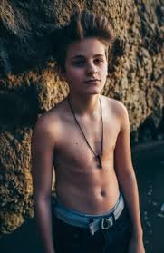 I love duhizmark and daniel skye want to meet them in los angles hope to see him