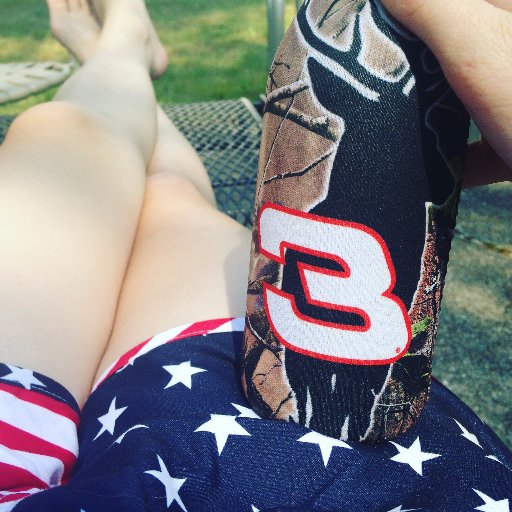 flatland_fisher's profile picture. 23/bi/outdoors & sports are life  blackhawks.bears.michigan football