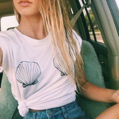 sunshnemermaid's profile picture. 