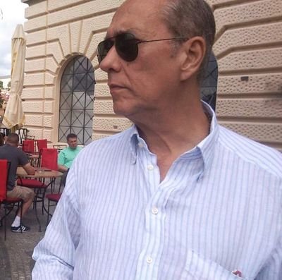 Alfredo Rafael, cantautor de Santa Marta, Colombia. Semifinalista de La Voz Senior 2021, Canal Caracol TV.
