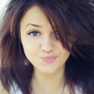 zozo__43's profile picture. حالنا مؤسف جداً ..
الحنين لا يعرف اداب الزيارة .. 
والغياب لا يملك حسن التصرف ..
والشوق مدلل لا يستطيع احتمال شيء.. 
نحن نحتاج لمن يربي مشاعرنا من جديد ~