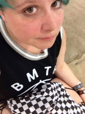 Micky/ single skater BOY looking for a guy. Pansexual and super single doesn't want to be spoiled wants to be led