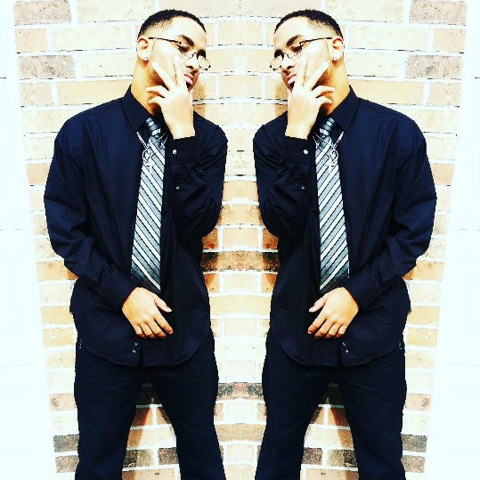 Working💰 Graphic Design Major👨🏽🎨 Bettering my life and accomplishing the unthinkable gain Respect and achieving excellence