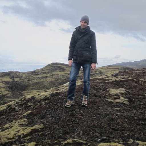 Pasjonat wulkanów (amateur geoscientist). Lubię nauki ścisłe, muzykę metalową i miejską eksplorację (urbex). Umiarkowany liberał unikający polityki i religii.