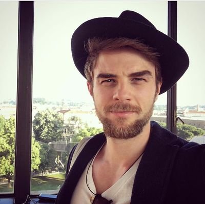 rp_Nate's profile picture. Professeur de criminologie, rigole pas et reste sérieux je m'y connais en crime donc si tu veut pas te retrouver dans un sac plastique en petit morceau..