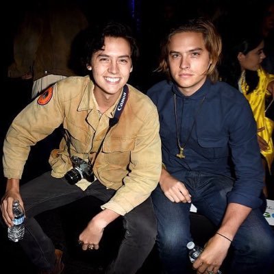 Sprousetwins084's profile picture. 