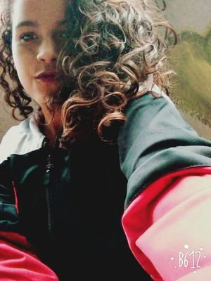 • Jenifer Souza • Fã do Safadão • Belieber • Família • 13 years • 20/03 • Peixes •