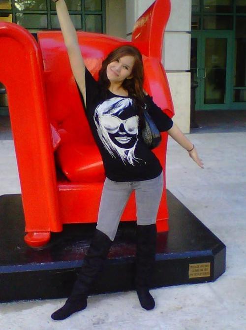 we love @CamiaMarie she is beautiful go follow her!! :)I also follow back so follow me.