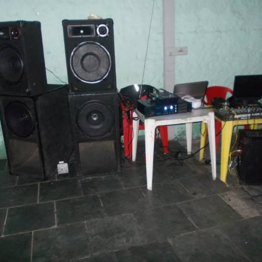 Dj e promotor de festa