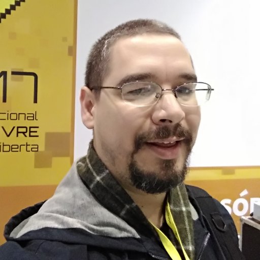 Analista de Sistemas que curte muito tecnologia, principalmente os temas relacionados a programação, hardware livre, movimento maker, software livre e educação.