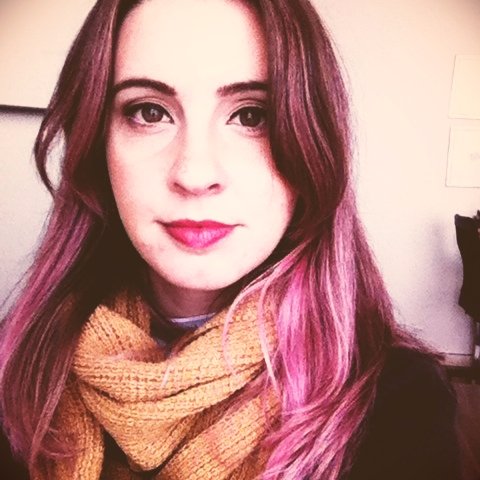 Laila_Flower's profile picture. Advogada que migrou para Produtos Digitais, fotógrafa de shows amadora, antiga podcaster da Kombo Conteúdo.