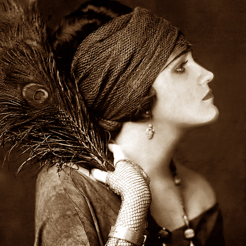 IzzyMoon's profile picture. A character in her own write.